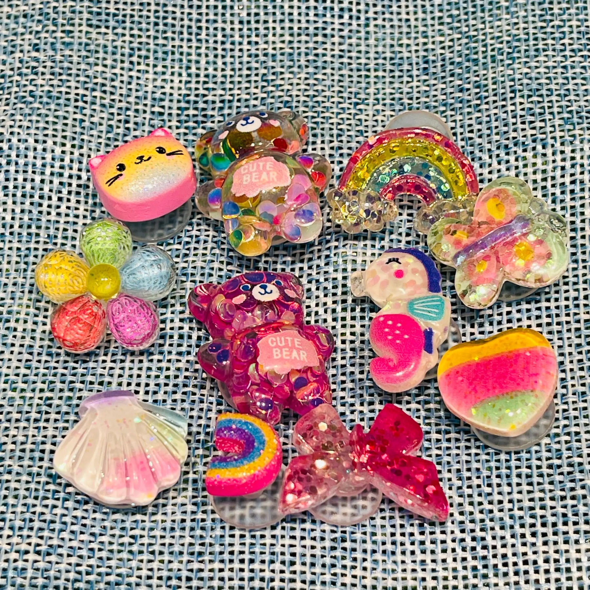New Arrival 10Pcs Lovely Butterfly Bear Resin Shoes Charms Decorations Rainbow Shell Cat Children Bracelet Buckle